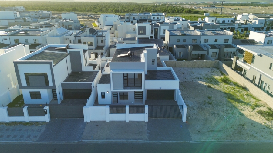 5 Bedroom Property for Sale in Sandown Western Cape